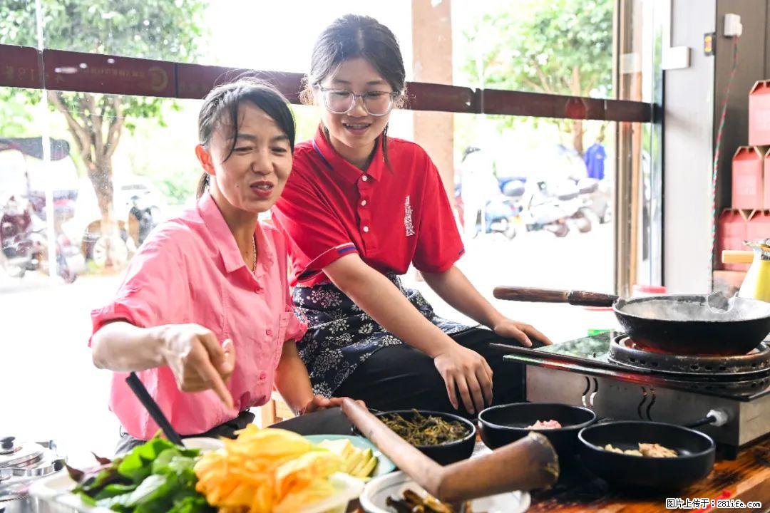 全网追的“扁担女孩”，找了一份暑假工，时薪12元 - 海西生活资讯 - 海西28生活网 hx.28life.com